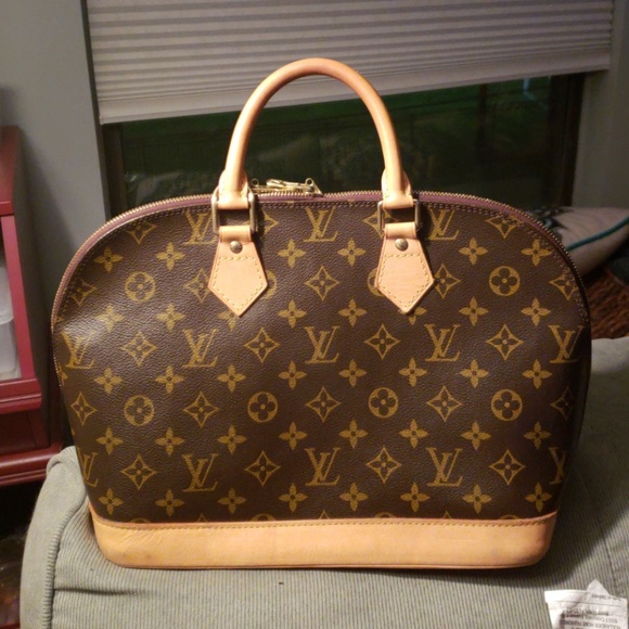 Louis Vuitton Handbags - Authentic Louis Vuitton Alma PM with dust bag